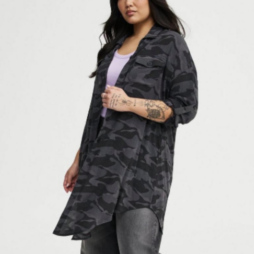 Torrid - Oversized Camo Lightweight Gauze Button Front Shirt Duster Shacket - 3X